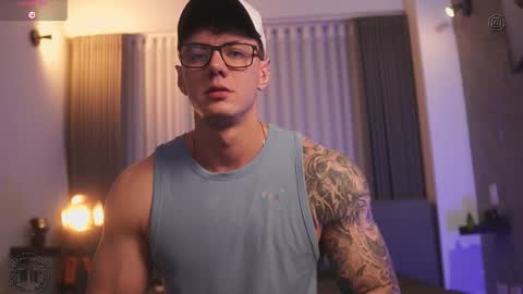 Thomas Falcon online show from October 25, 2:13 am