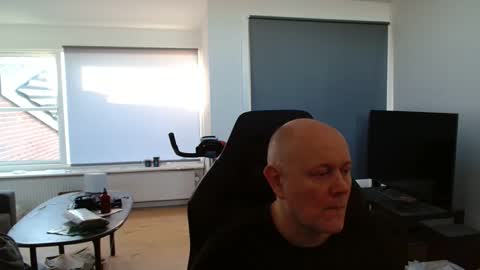 thomash32 online show from November 17, 12:30 pm