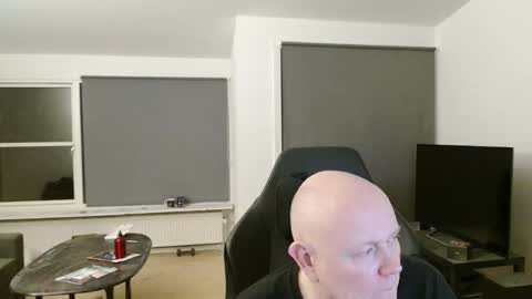 thomash32 online show from October 28, 9:28 pm