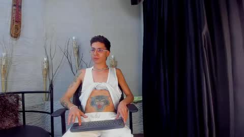 ThomasJones   online show from February 18, 4:16 pm