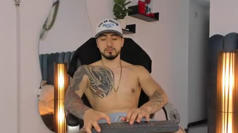 Snapshot of thomasmarzo1 chatting on October 4, 5:07 pm sweetfit boy online show from October 4, 5:07 pm