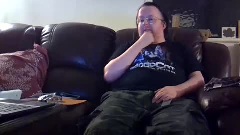 Snapshot of thomsam88 chatting on March 1, 2:04 am Thomsam88 check out my bio for loads of hot videos mmmmmmmmmm online show from March 1, 2:04 am