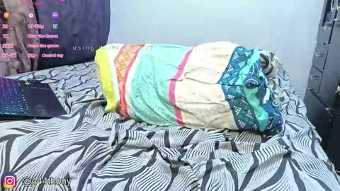 Snapshot of thonyxxx_ chatting on September 14, 6:15 am thonyxxx_ online show from September 14, 6:15 am