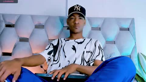 tiago_xxx_ online show from October 28, 9:39 pm