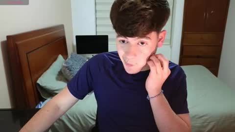Snapshot of tightncuteass chatting on October 19, 12:26 am Camilo online show from October 19, 12:26 am