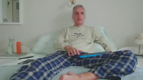 Daniel Bisexual uncut 20cm online show from September 20, 5:51 am