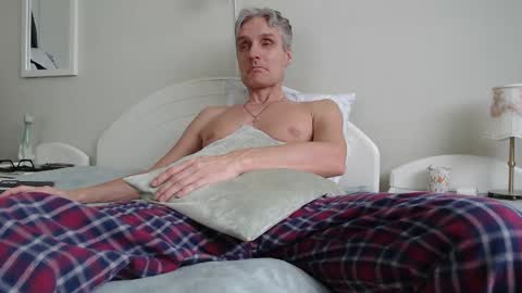 Daniel Bisexual uncut 20cm online show from March 1, 7:31 am