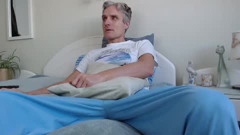 Daniel Bisexual uncut 20cm online show from January 4, 8:39 am