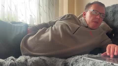 Tom online show from November 9, 1:26 pm