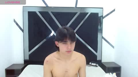 tom_0002 online show from October 27, 9:39 pm