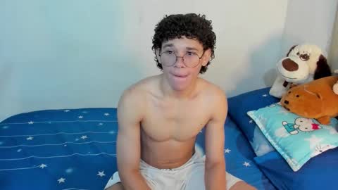 Snapshot of tom_blue10 chatting on October 17, 1:15 pm Tom Blue online show from October 17, 1:15 pm