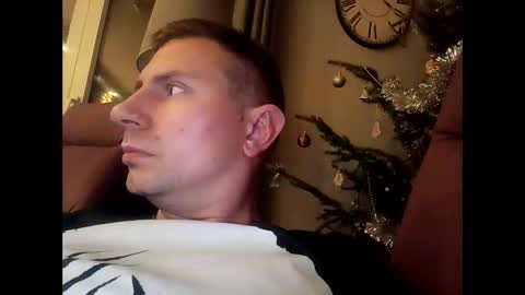 Snapshot of tom_horny84 chatting on December 25, 1:20 am tom_horny84 online show from December 25, 1:20 am