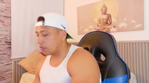 Tom muscle1 online show from November 19, 12:05 pm