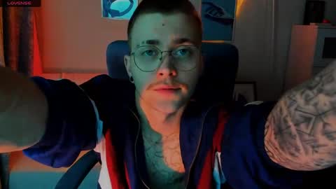 tomas_norton online show from April 8, 8:39 pm