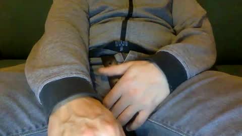 Snapshot of tombi125 chatting on January 26, 5:44 pm tombi125 online show from January 26, 5:44 pm