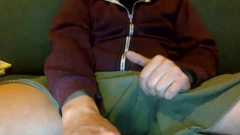 Snapshot of tombi125 chatting on February 2, 5:15 pm tombi125 online show from February 2, 5:15 pm