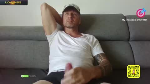 Snapshot of tomhardic chatting on February 1, 9:32 am TOM online show from February 1, 9:32 am