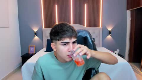 Tommy  online show from December 20, 3:57 am