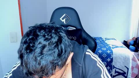 Twitter BreddTommy IG tommy bredd online show from February 23, 8:32 pm