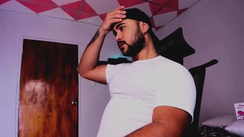 tommy_sccott online show from February 19, 3:06 am