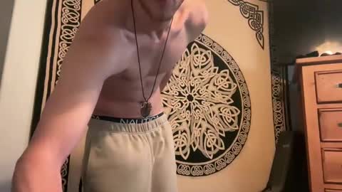 tommygunzsolo online show from December 19, 8:34 pm