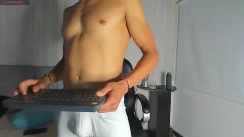 tommyhot7 online show from June 25, 9:08 pm