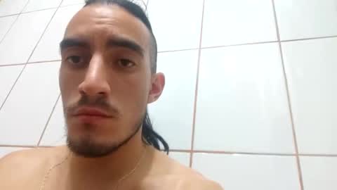 Snapshot of tommypv20 chatting on January 3, 4:44 am Tommy online show from January 3, 4:44 am