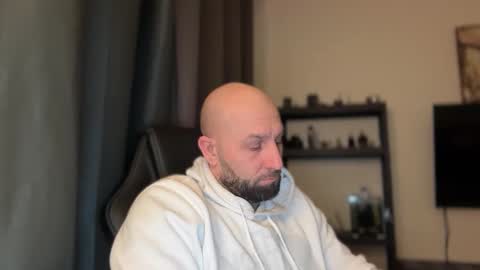 Thomas Fit online show from February 1, 6:50 pm