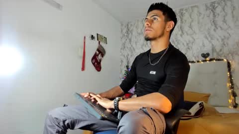 tomwagner_ online show from December 24, 2:44 pm