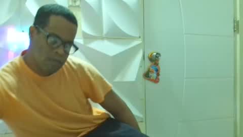 Snapshot of toni2814 chatting on December 28, 12:47 pm Antonio online show from December 28, 12:47 pm