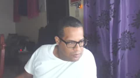 Snapshot of toni2814 chatting on October 10, 2:49 am Antonio online show from October 10, 2:49 am