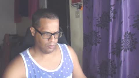 Snapshot of toni2814 chatting on September 30, 3:23 am Antonio online show from September 30, 3:23 am