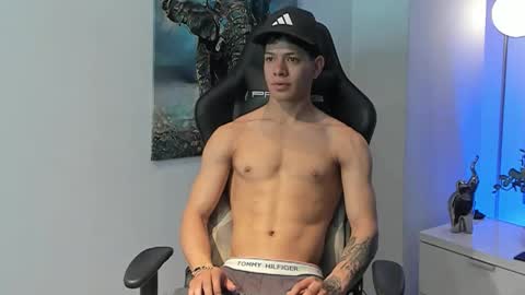 tony_petrov online show from November 25, 1:35 pm