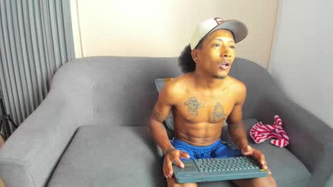 Snapshot of tony_travis chatting on October 18, 8:03 pm TONY online show from October 18, 8:03 pm