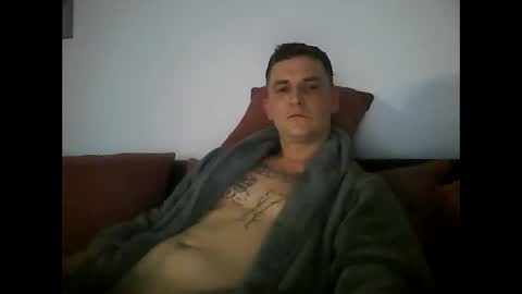 tonystrawberry online show from March 6, 10:18 pm