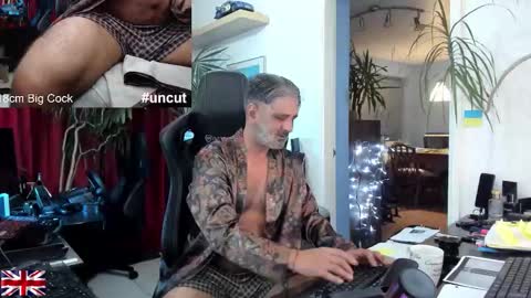 Snapshot of topalphaboss chatting on October 15, 7:21 pm topalphaboss online show from October 15, 7:21 pm