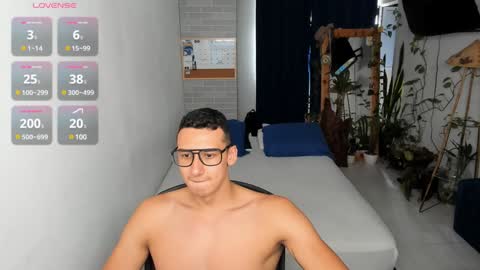 travis bakerr online show from December 3, 3:00 pm