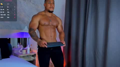 Snapshot of travis_lenox_ chatting on September 23, 9:03 pm Travis online show from September 23, 9:03 pm