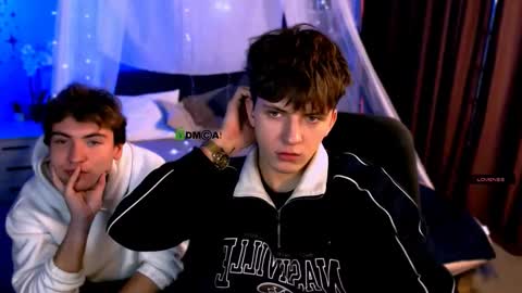 Travis online show from November 30, 8:00 pm