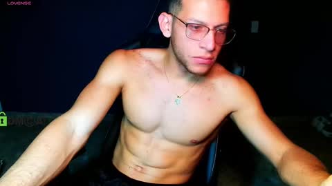 TRAVIS. online show from February 11, 12:06 am