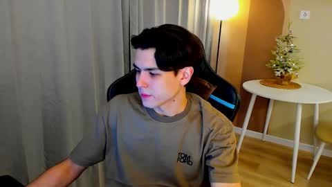 travisrivas online show from February 2, 1:37 am