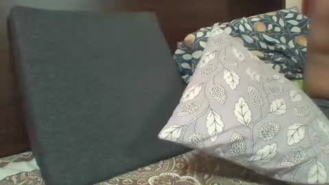 Raaz keeps ur Raaz online show from October 27, 6:43 pm