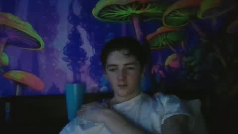 twinkboyboi69 online show from January 15, 1:42 am