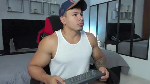 Snapshot of tyler_hank1 chatting on October 13, 6:03 pm tyler_hank1 online show from October 13, 6:03 pm