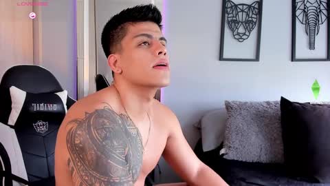 Snapshot of tyler_muscle chatting on December 24, 1:17 pm David online show from December 24, 1:17 pm