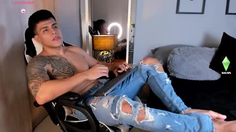 Snapshot of tyler_muscle chatting on January 11, 3:23 am David online show from January 11, 3:23 am