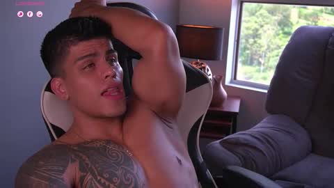Snapshot of tyler_muscle chatting on September 21, 4:07 pm David online show from September 21, 4:07 pm