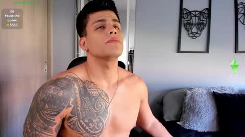 Snapshot of tyler_muscle chatting on December 28, 12:47 pm David online show from December 28, 12:47 pm