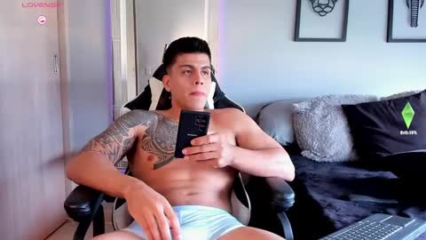 Snapshot of tyler_muscle chatting on December 20, 3:00 pm David online show from December 20, 3:00 pm