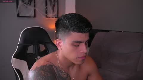 Snapshot of tyler_muscle chatting on October 11, 2:26 am David online show from October 11, 2:26 am
